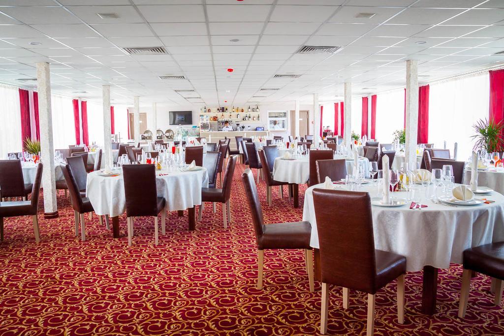 Hotel Bella Marina Юриловка Екстериор снимка
